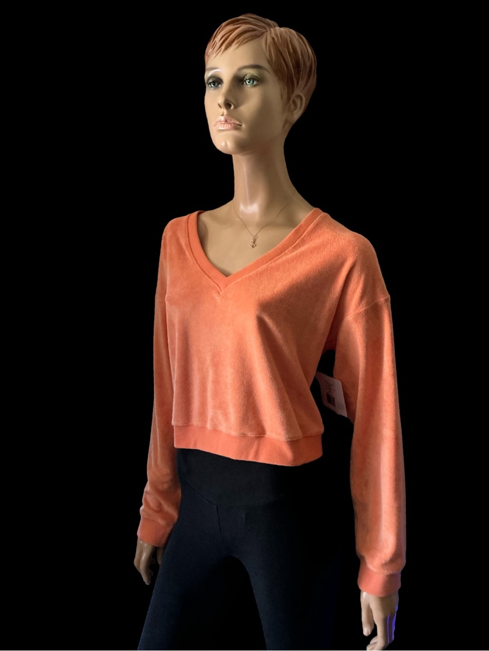 BEYOND YOGA CROPPED V-NECK TERRY CLOTH LONG SLEEVE PULLOVER, SWEATSHIRT. SZ M